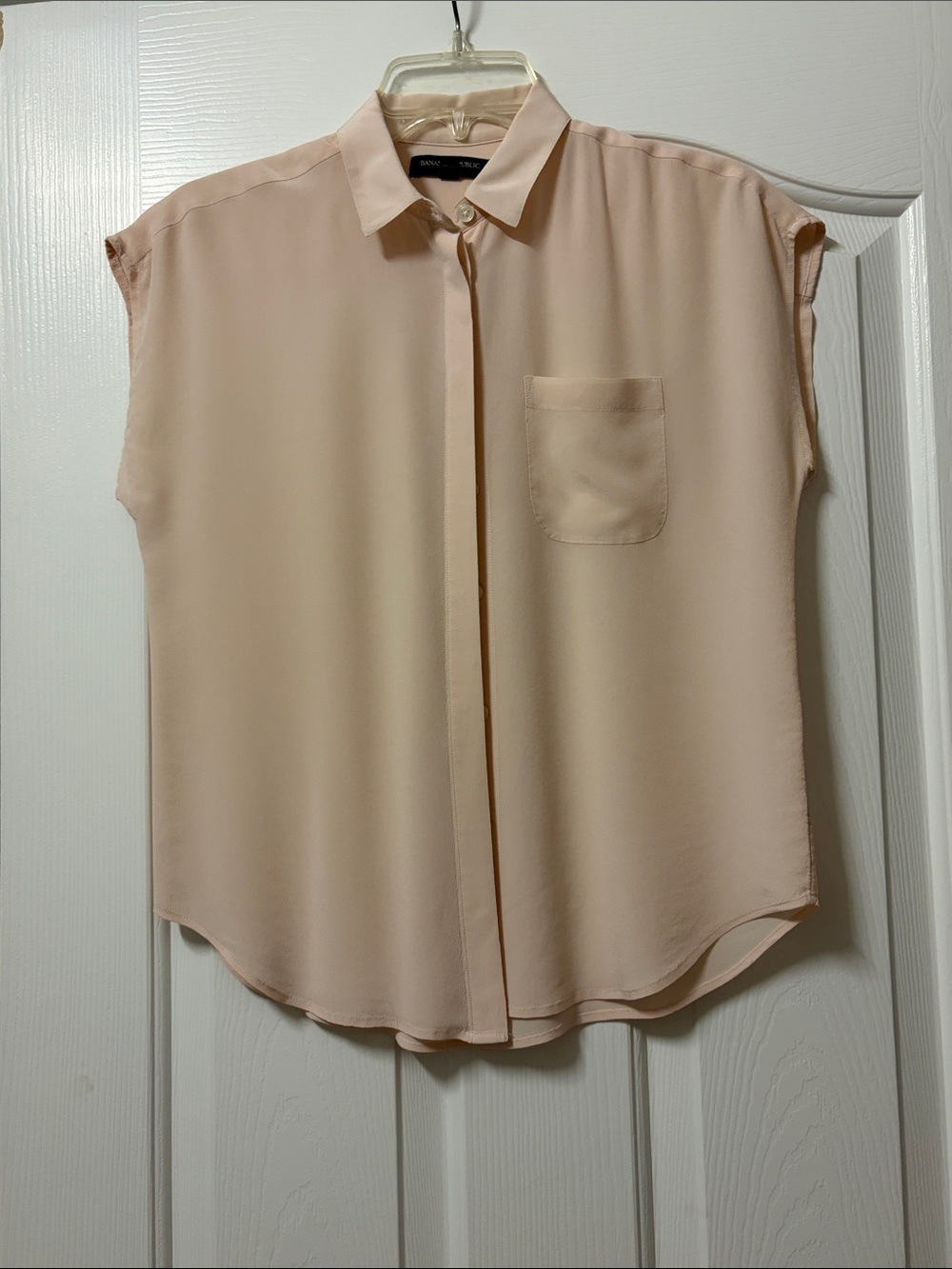 Banana Republic Pale Blush Sleeveless Button-Down Shirt
